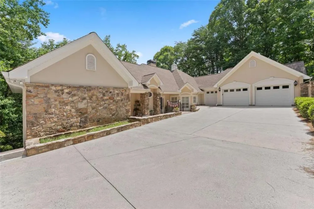 2200 Orchard Drive Clarkesville, GA 30523