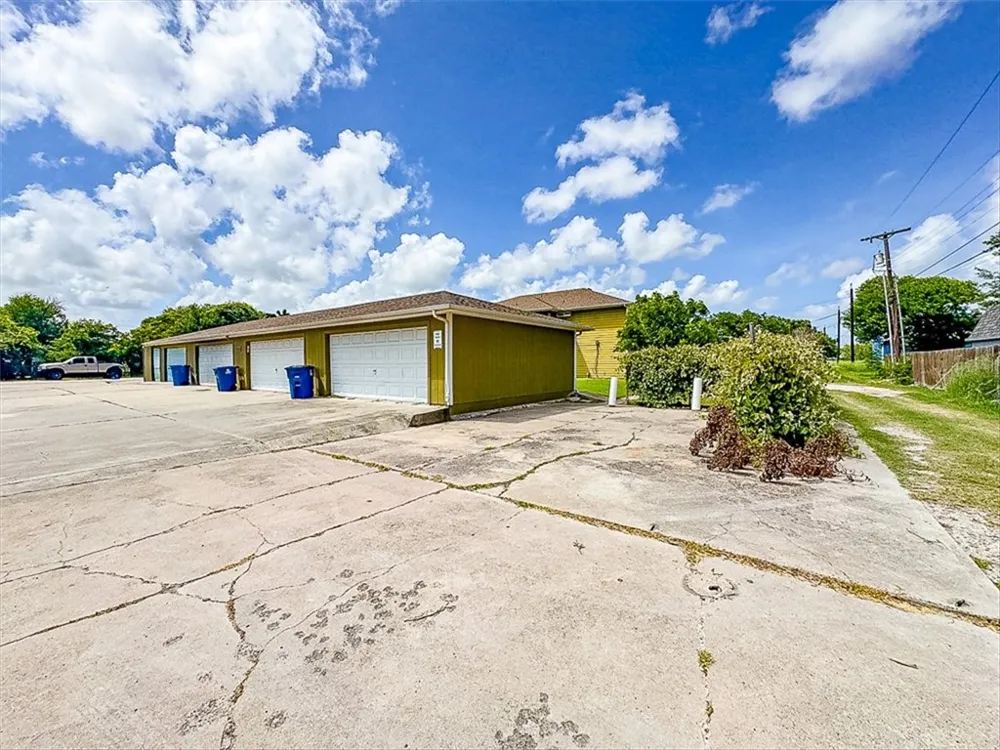 2540 Avenue C Ingleside, TX 78362