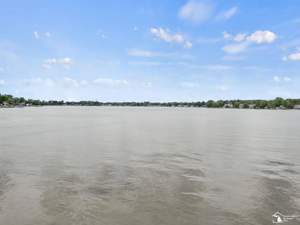 736 Lakeview Drive Columbia Township, MI 49234