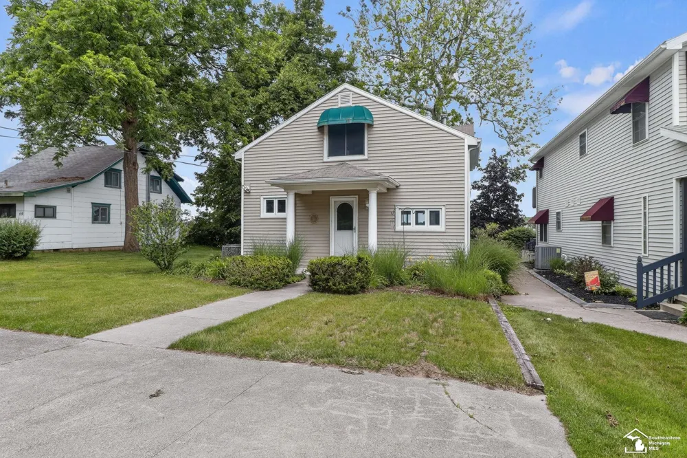 736 Lakeview Drive Columbia Township, MI 49234