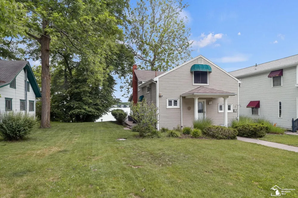 736 Lakeview Drive Columbia Township, MI 49234