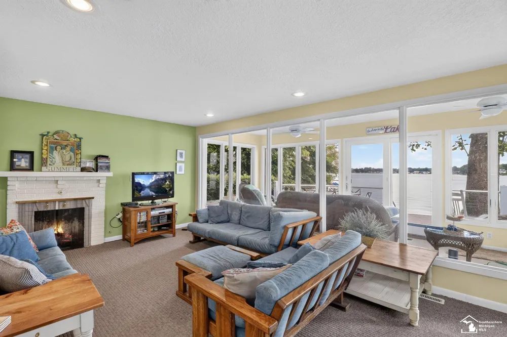 736 Lakeview Drive Columbia Township, MI 49234