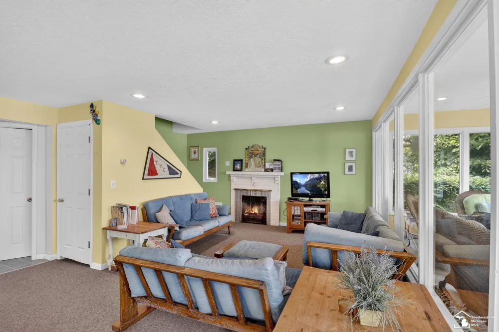 736 Lakeview Drive Columbia Township, MI 49234
