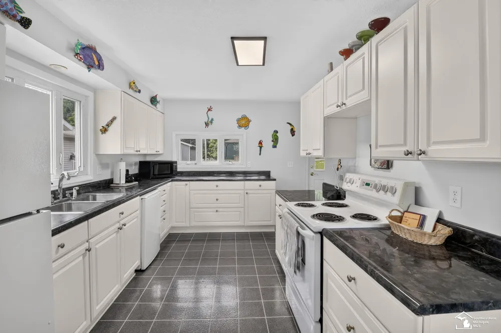 736 Lakeview Drive Columbia Township, MI 49234