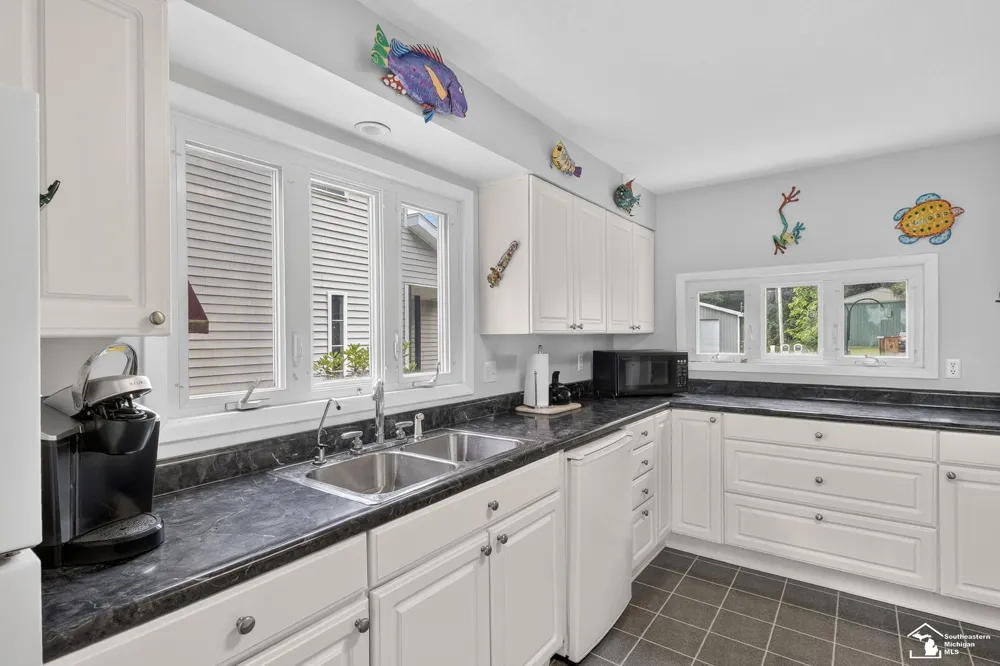 736 Lakeview Drive Columbia Township, MI 49234