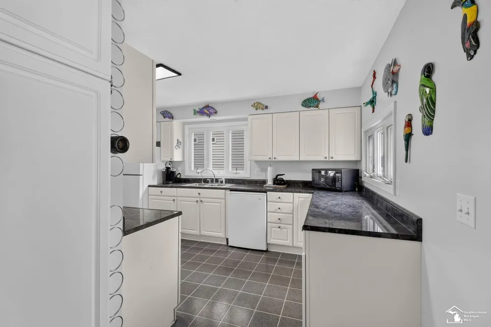 736 Lakeview Drive Columbia Township, MI 49234