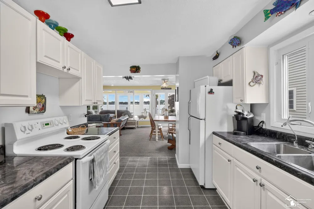 736 Lakeview Drive Columbia Township, MI 49234