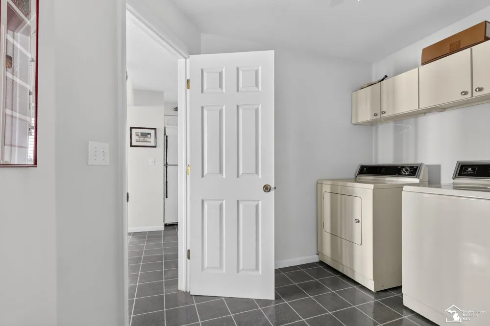 736 Lakeview Drive Columbia Township, MI 49234