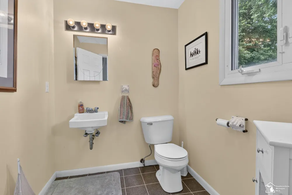 736 Lakeview Drive Columbia Township, MI 49234