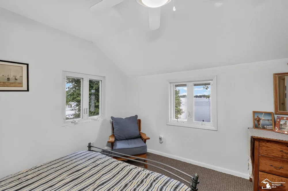 736 Lakeview Drive Columbia Township, MI 49234