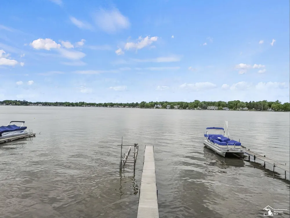 736 Lakeview Drive Columbia Township, MI 49234