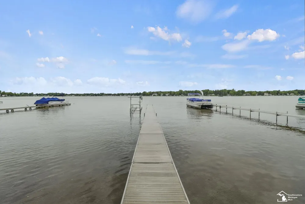 736 Lakeview Drive Columbia Township, MI 49234
