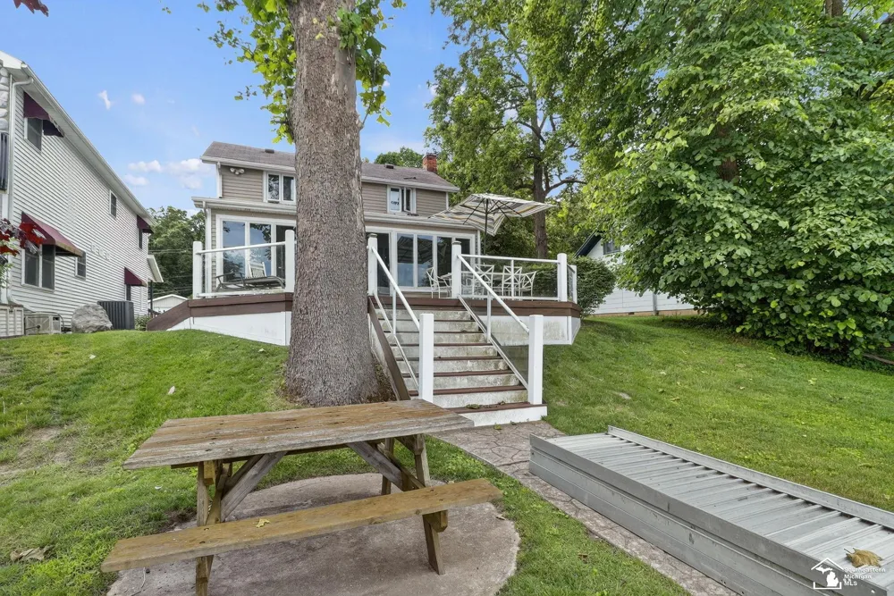736 Lakeview Drive Columbia Township, MI 49234