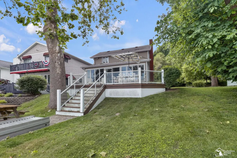 736 Lakeview Drive Columbia Township, MI 49234