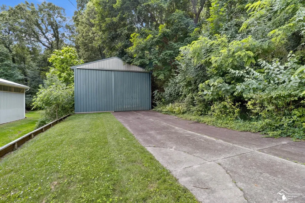 736 Lakeview Drive Columbia Township, MI 49234