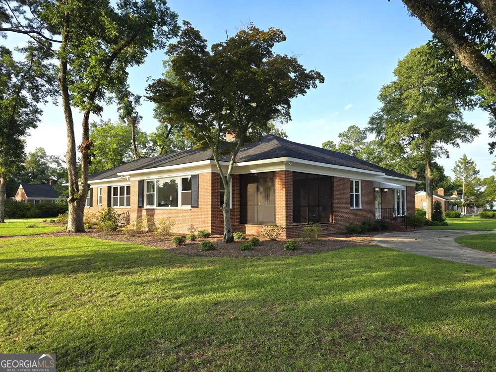 834 Academy DR Louisville, GA 30434