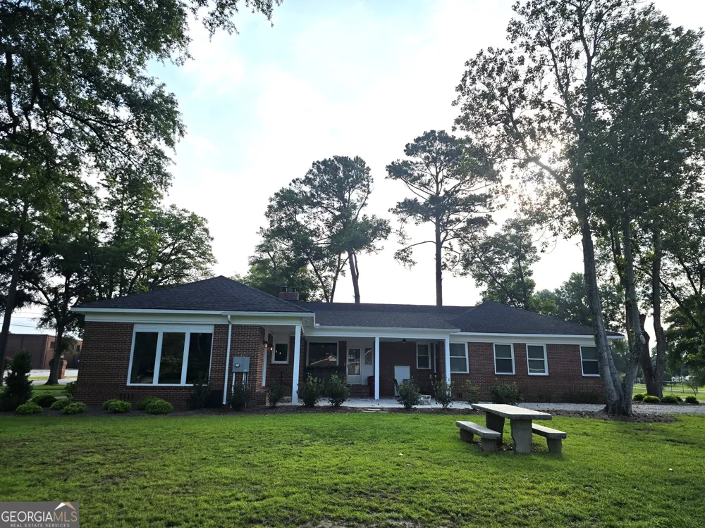834 Academy DR Louisville, GA 30434