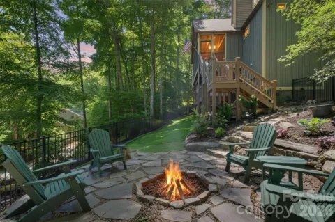 325 Hedgewood Drive