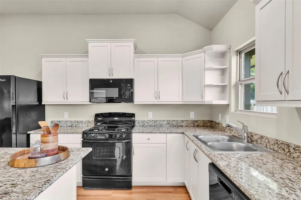 704 Mockingbird Street Navasota, TX 77868