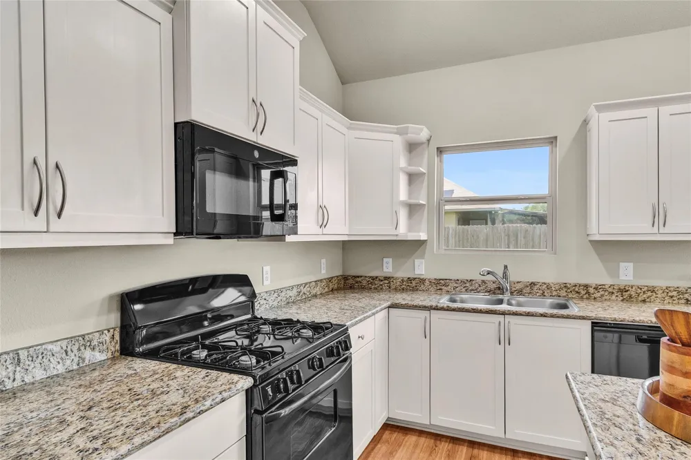 704 Mockingbird Street Navasota, TX 77868