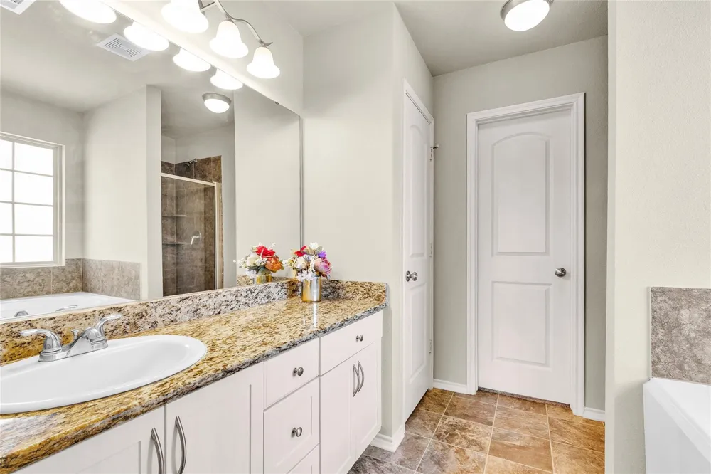 704 Mockingbird Street Navasota, TX 77868
