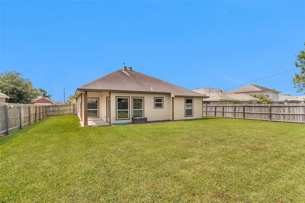 704 Mockingbird Street Navasota, TX 77868