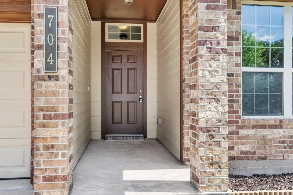 704 Mockingbird Street Navasota, TX 77868