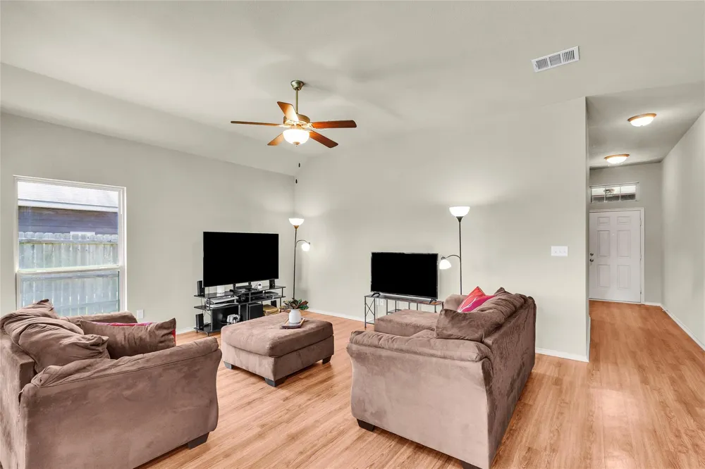 704 Mockingbird Street Navasota, TX 77868