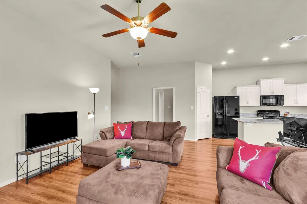 704 Mockingbird Street Navasota, TX 77868