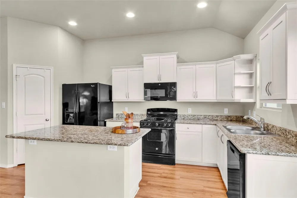 704 Mockingbird Street Navasota, TX 77868