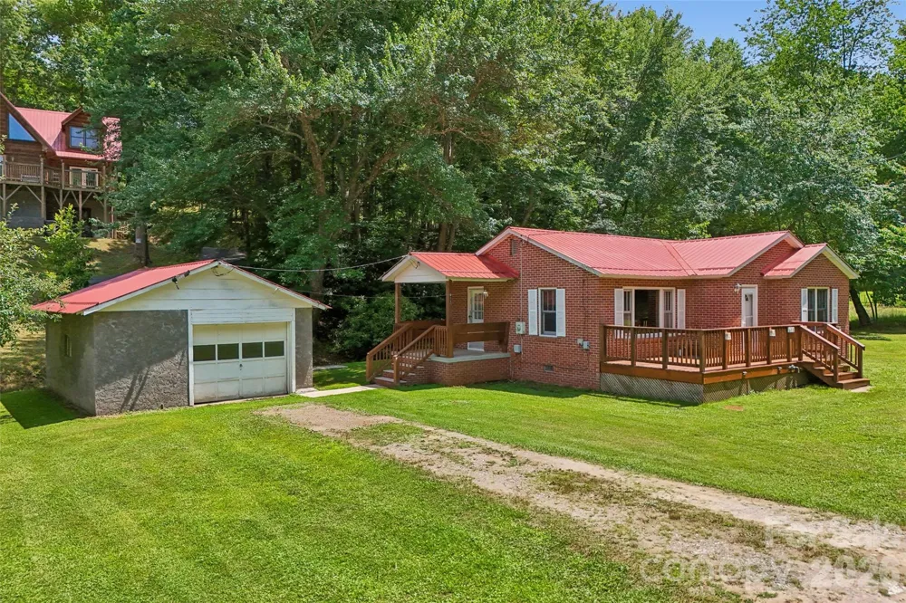 611 Reeves Cove Road Candler, NC 28715