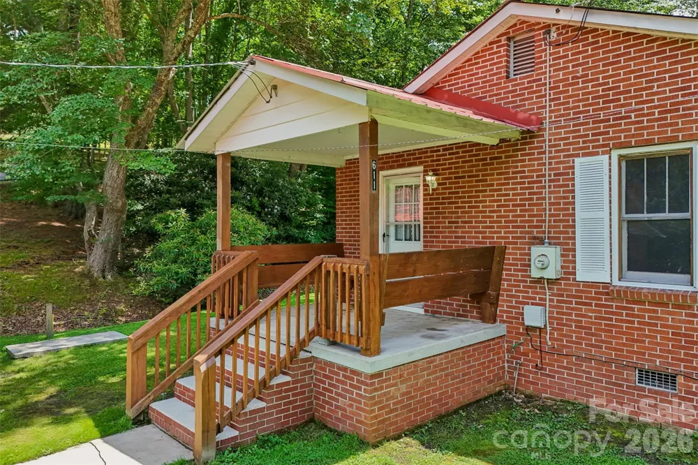 611 Reeves Cove Road Candler, NC 28715