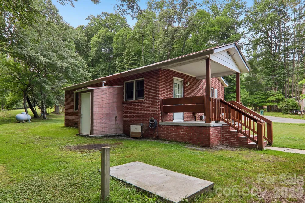 611 Reeves Cove Road Candler, NC 28715