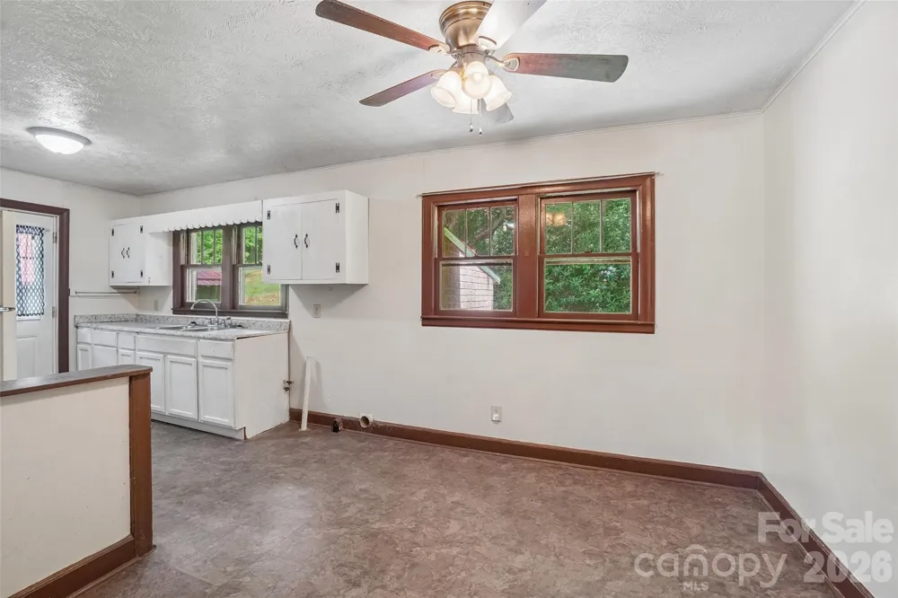 611 Reeves Cove Road Candler, NC 28715