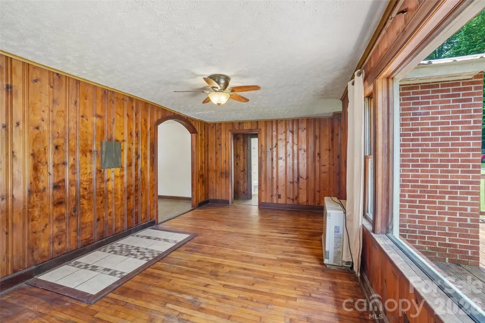 611 Reeves Cove Road Candler, NC 28715