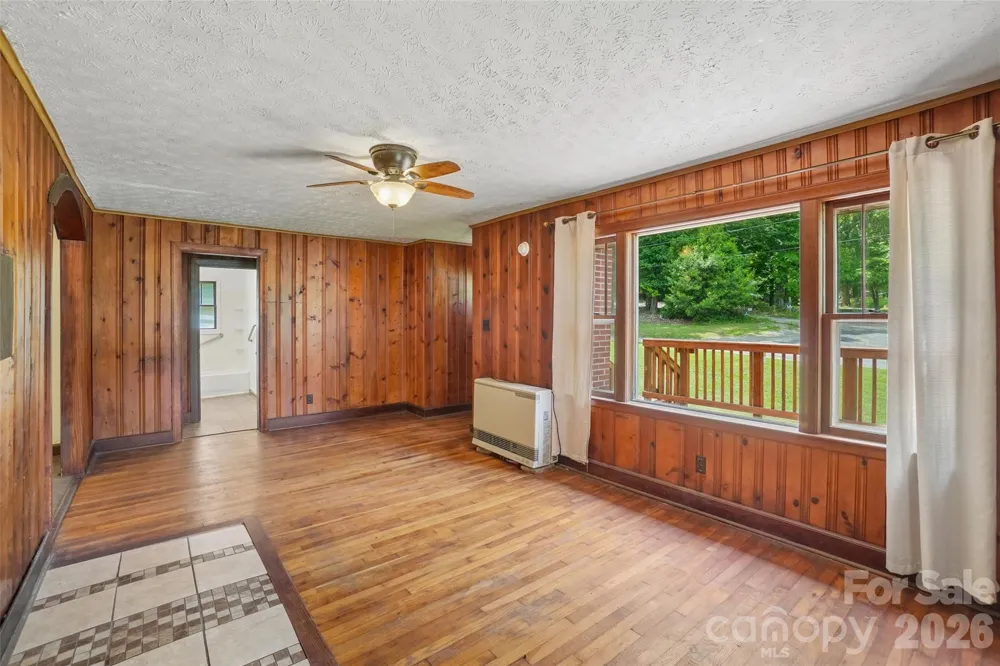 611 Reeves Cove Road Candler, NC 28715