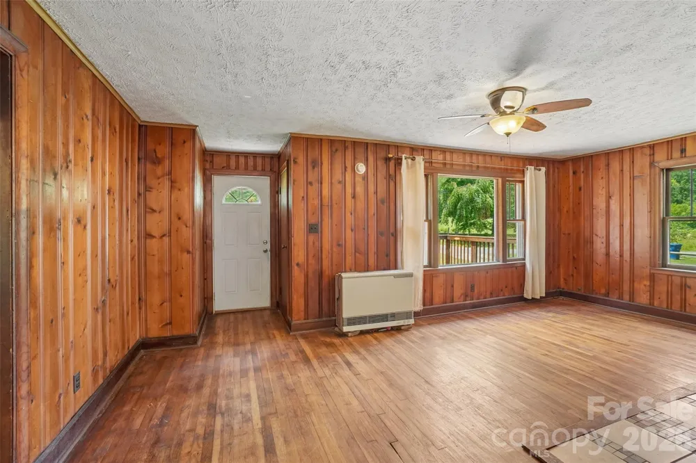 611 Reeves Cove Road Candler, NC 28715