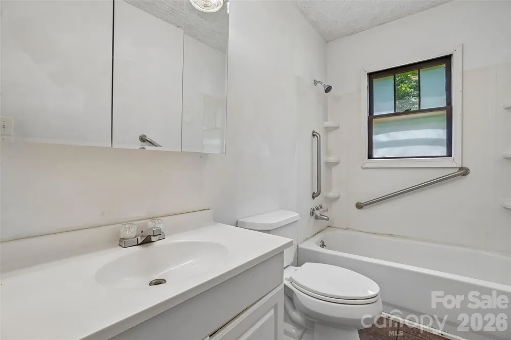 611 Reeves Cove Road Candler, NC 28715