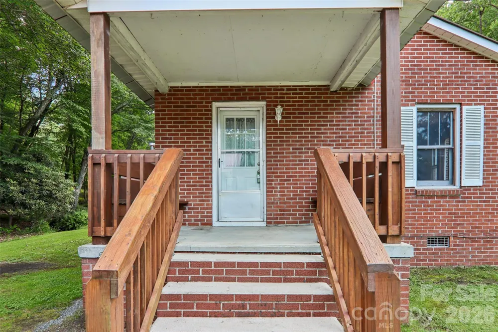 611 Reeves Cove Road Candler, NC 28715