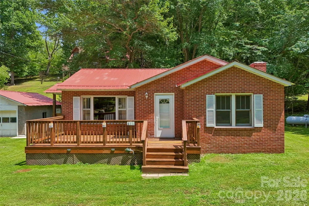 611 Reeves Cove Road Candler, NC 28715