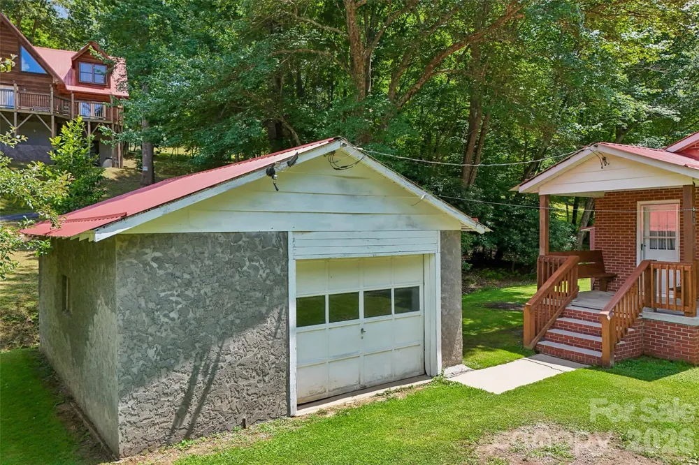 611 Reeves Cove Road Candler, NC 28715