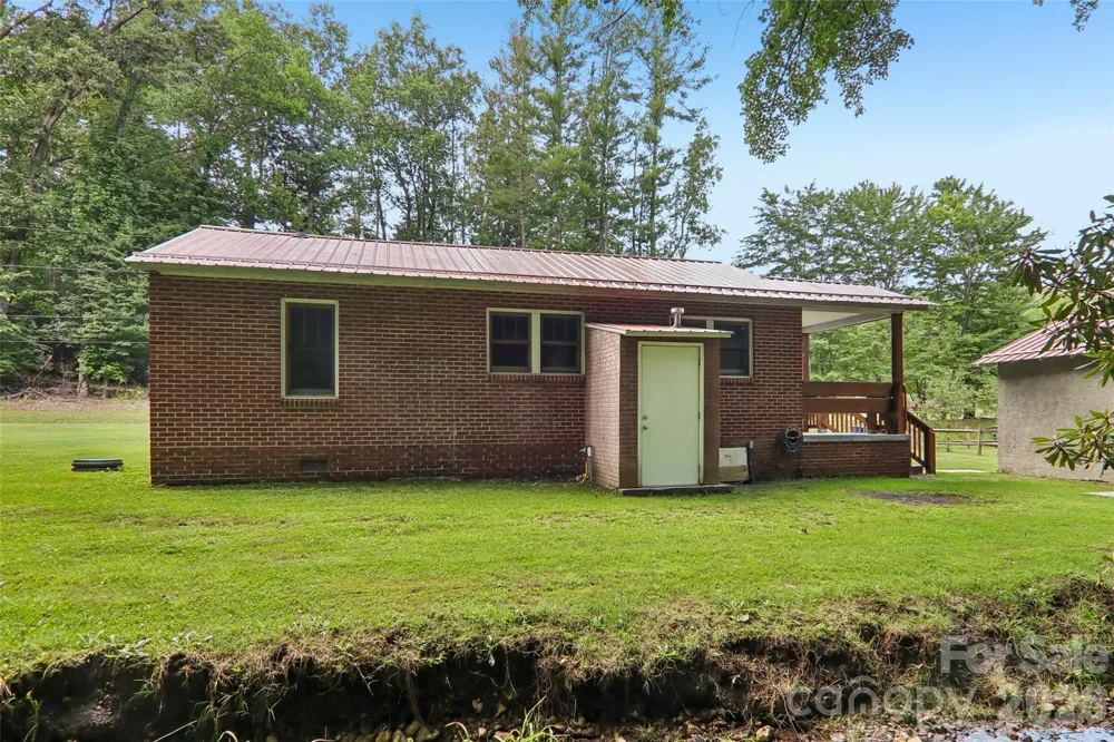 611 Reeves Cove Road Candler, NC 28715