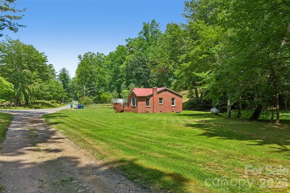 611 Reeves Cove Road Candler, NC 28715