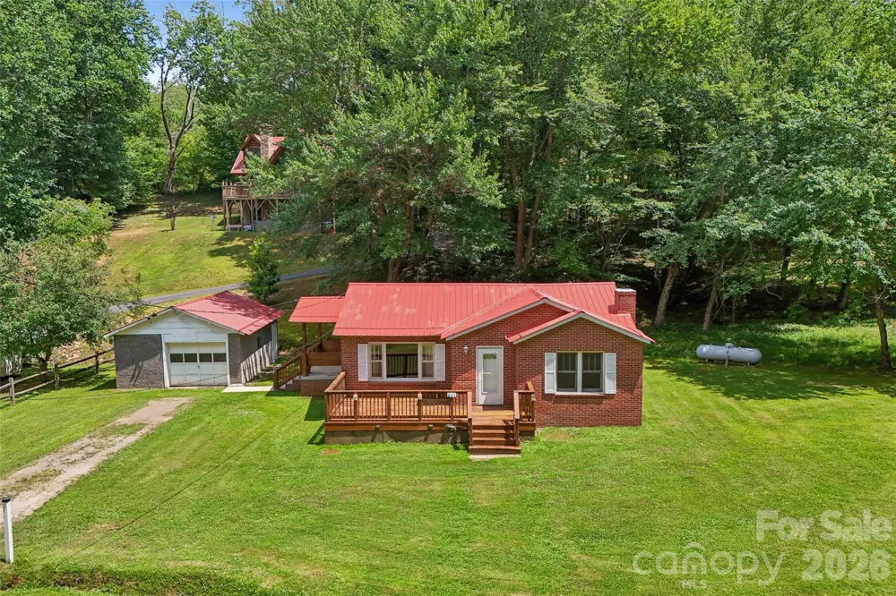 611 Reeves Cove Road Candler, NC 28715