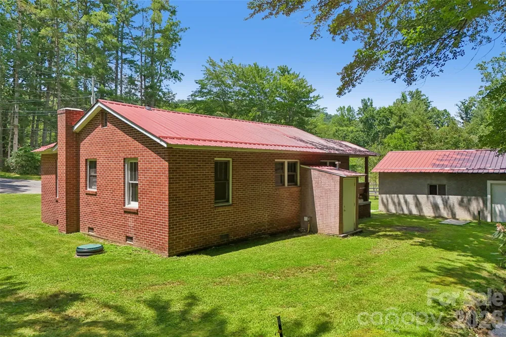 611 Reeves Cove Road Candler, NC 28715
