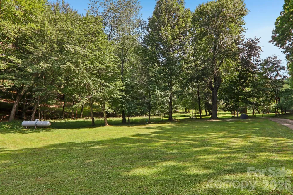 611 Reeves Cove Road Candler, NC 28715