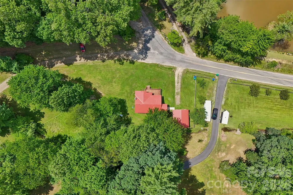 611 Reeves Cove Road Candler, NC 28715