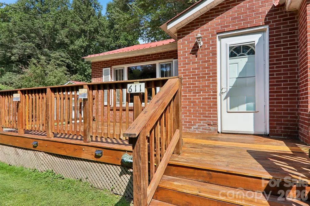 611 Reeves Cove Road Candler, NC 28715