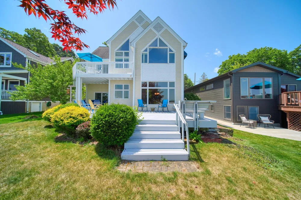 413 Oakwood Avenue Clarklake, MI 49234