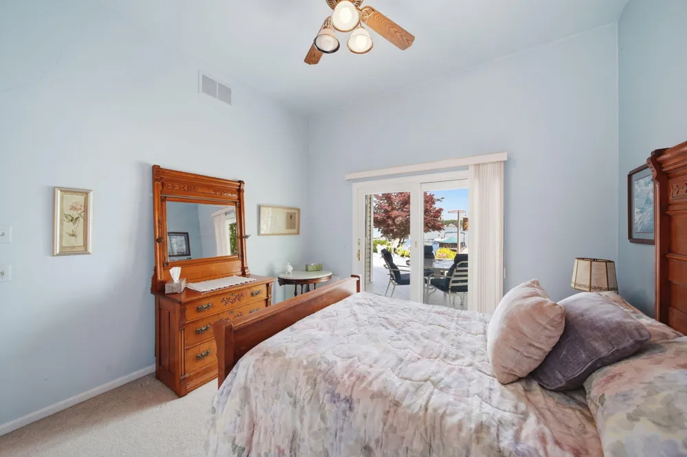 413 Oakwood Avenue Clarklake, MI 49234